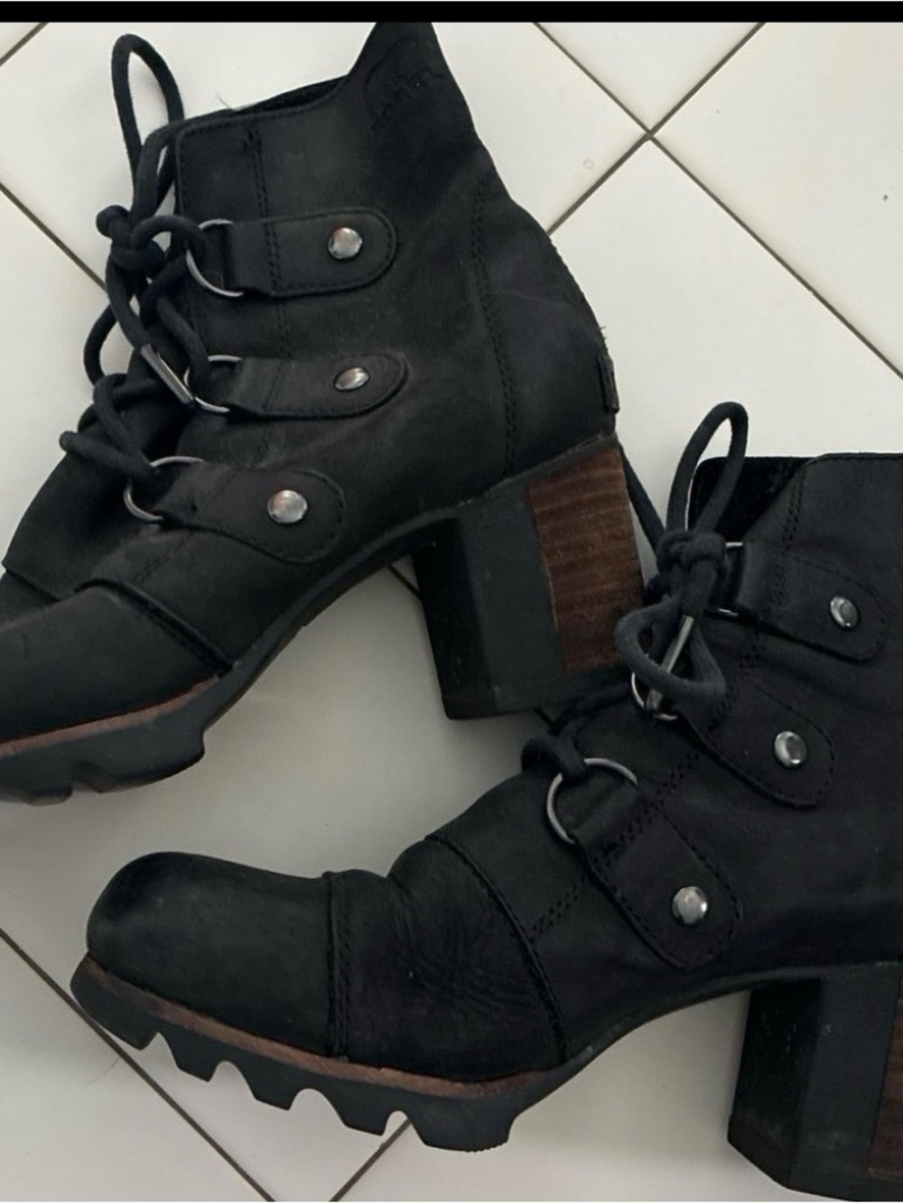 Sorel Addington Black Lace-Up  Ankle Boots size 6